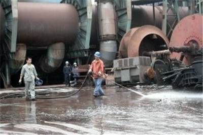 工場地面清洗.jpg 工場地面清洗.jpg